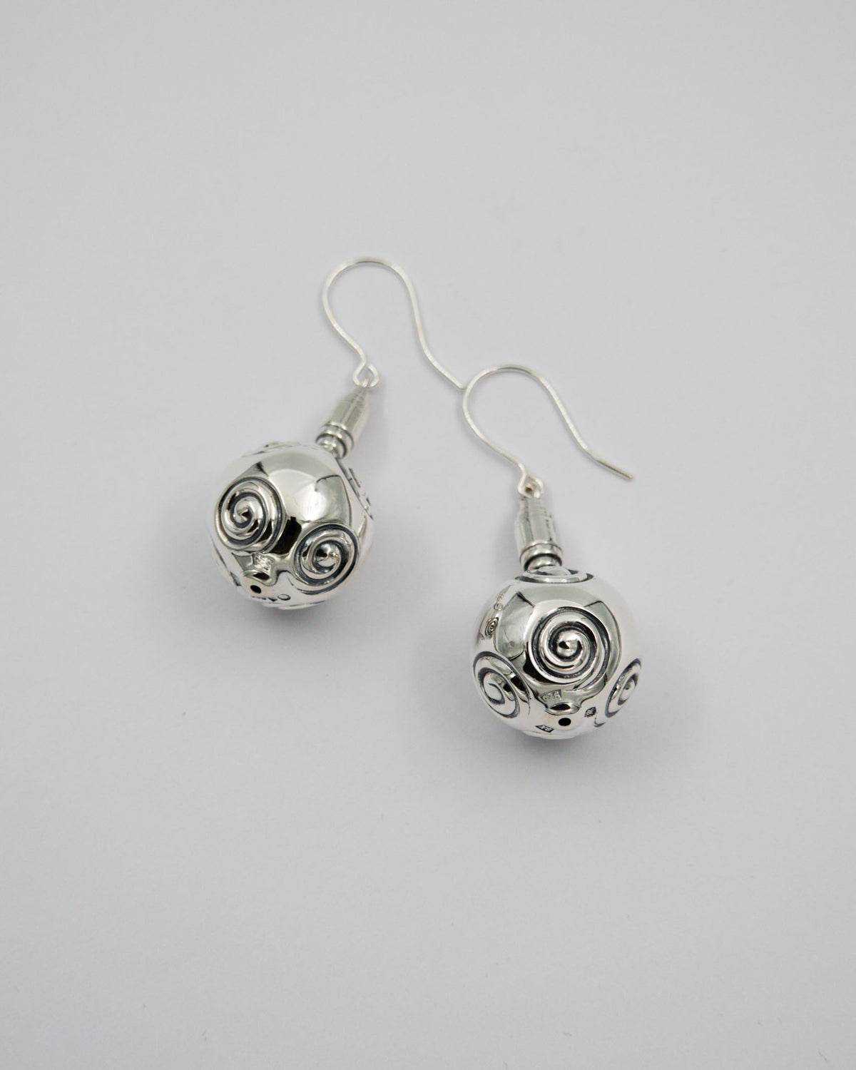 Held Haliko spiral ball earrings silver