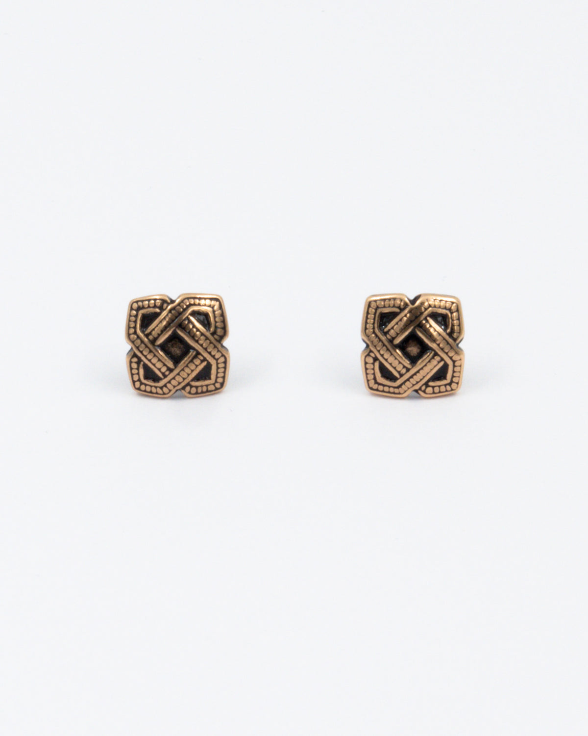 Pidetty 1229-korvakorut pronssi