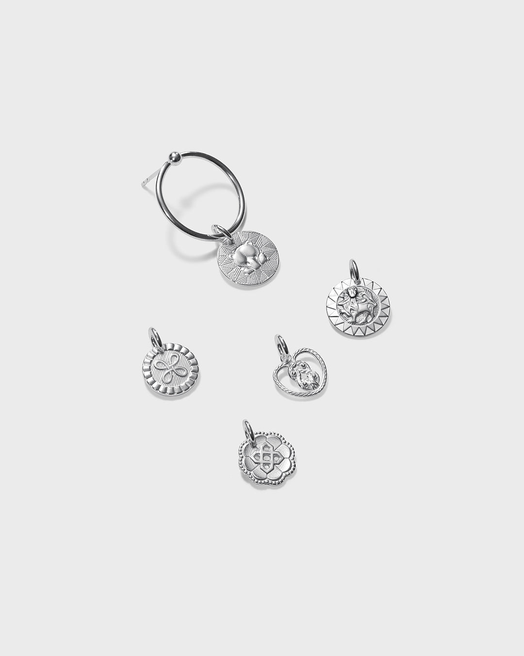 Amuletti-korvarengas hopea yksi kappale oikea