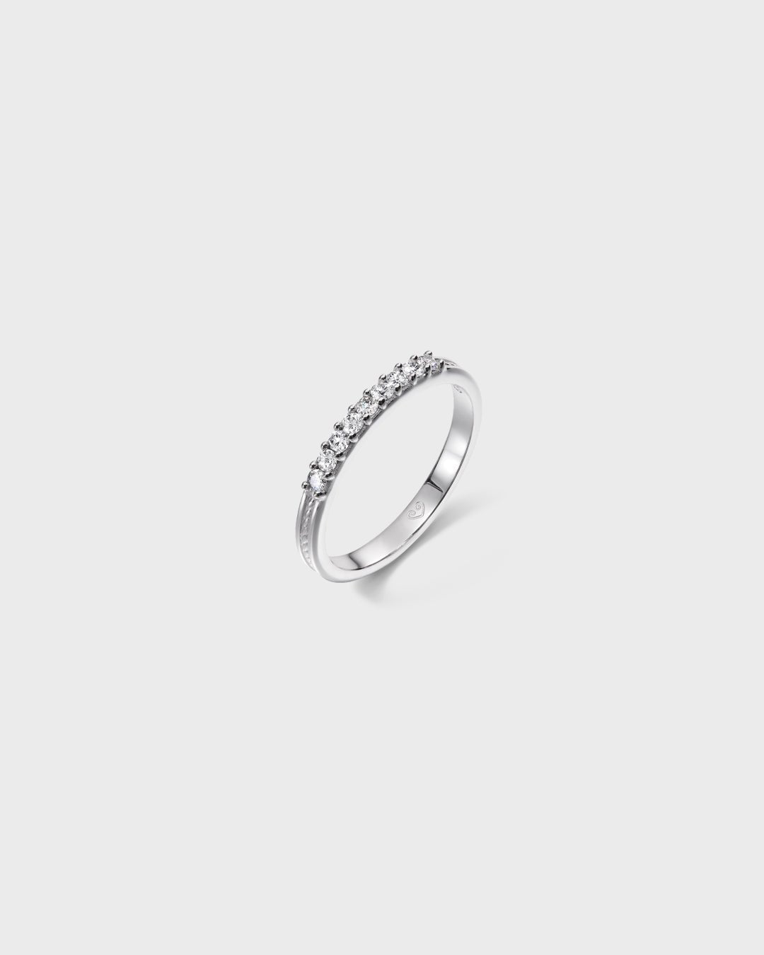 Ikiaikainen-sormus 9x0,02ct valkokulta